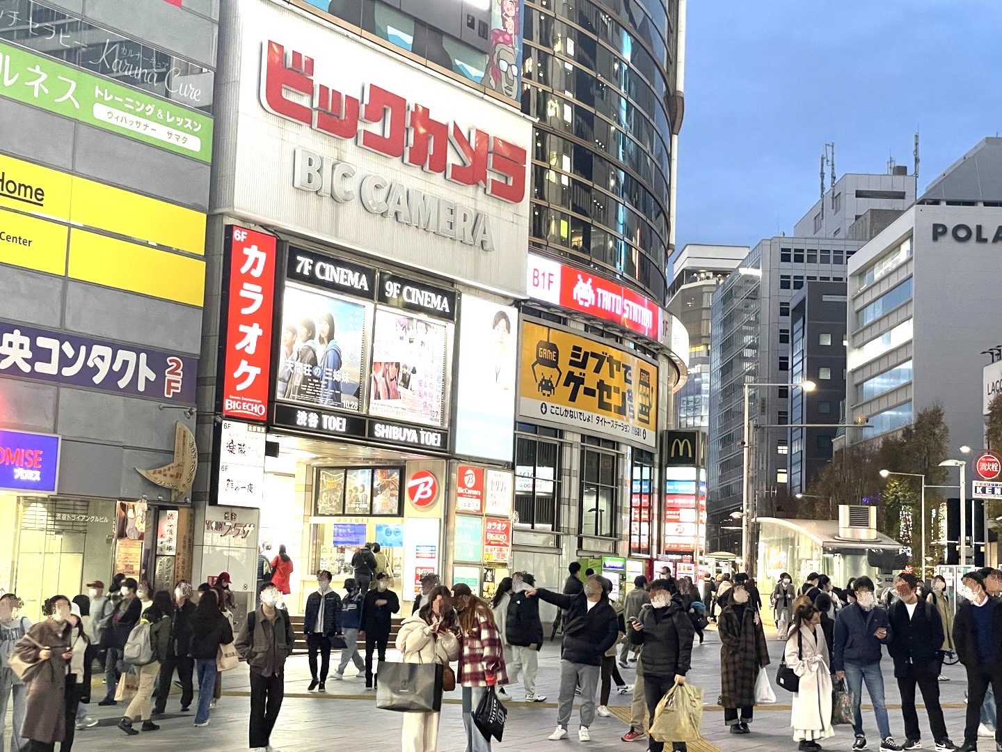 渋谷駅に到着されましたら東口（宮益坂口）に向かってください。ハチ公やモヤイ像を見かけたら間違ってます。反対側の出口になります。